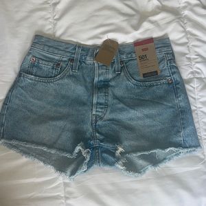 NWT Levi jean shorts!